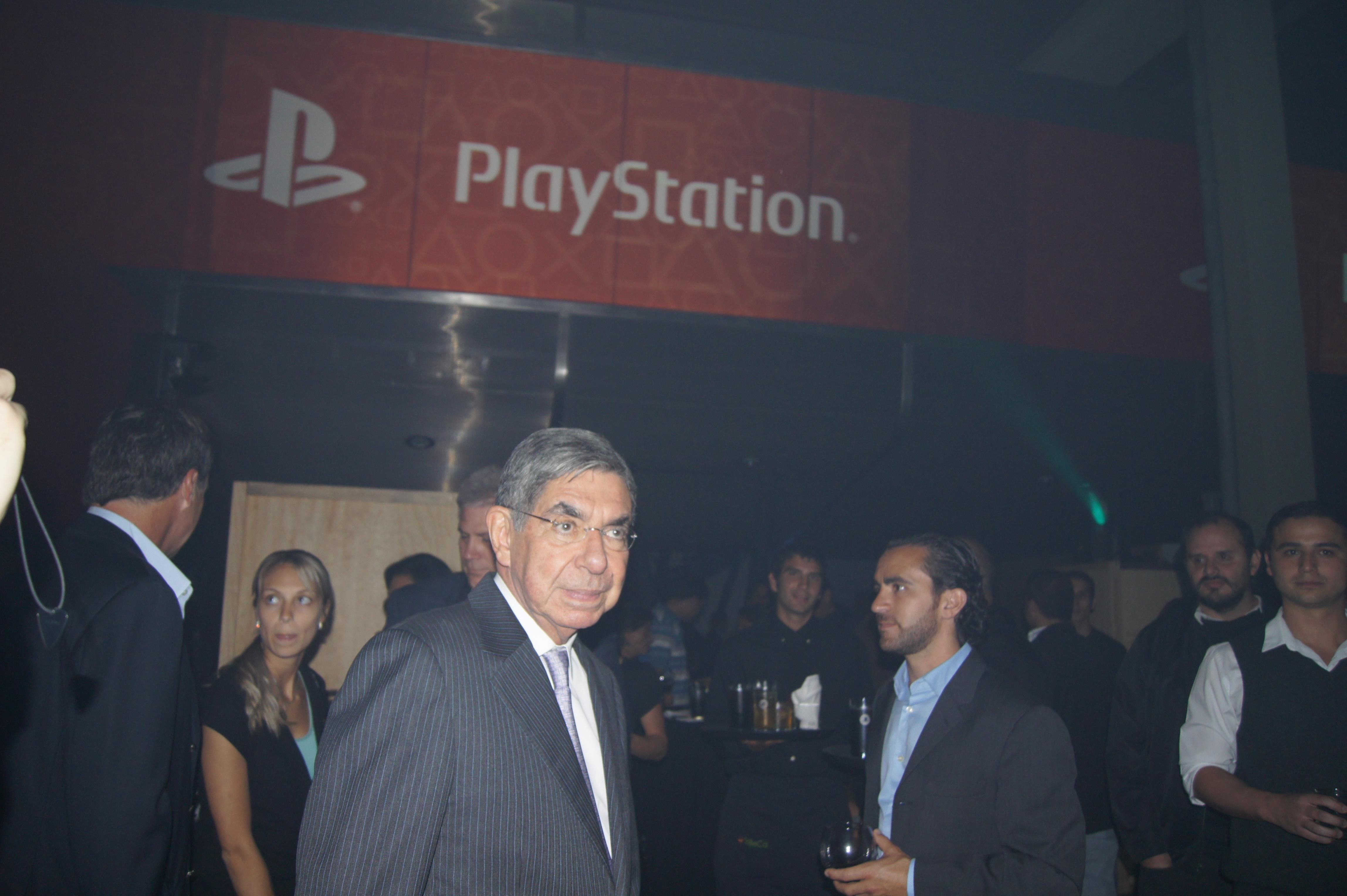 Oscar Arias en Metal Gear
